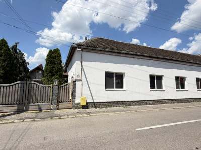 Casă Centrală 5 camere, Str. Andrei Mureșanu - Carei