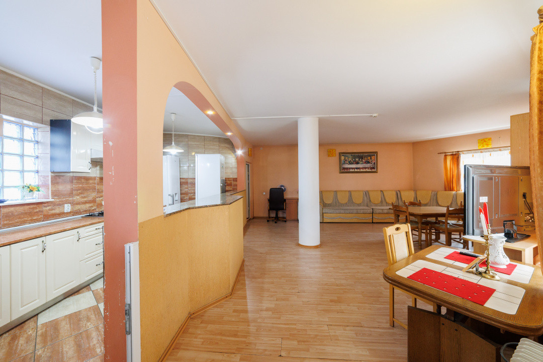 De inchiriat CASA spatioasa si curte proprie Gavana -Alunului