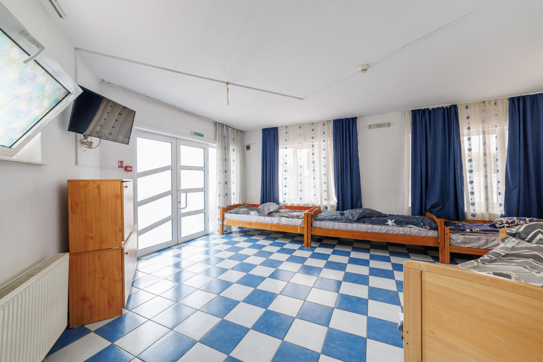 De inchiriat CASA spatioasa si curte proprie Gavana -Alunului
