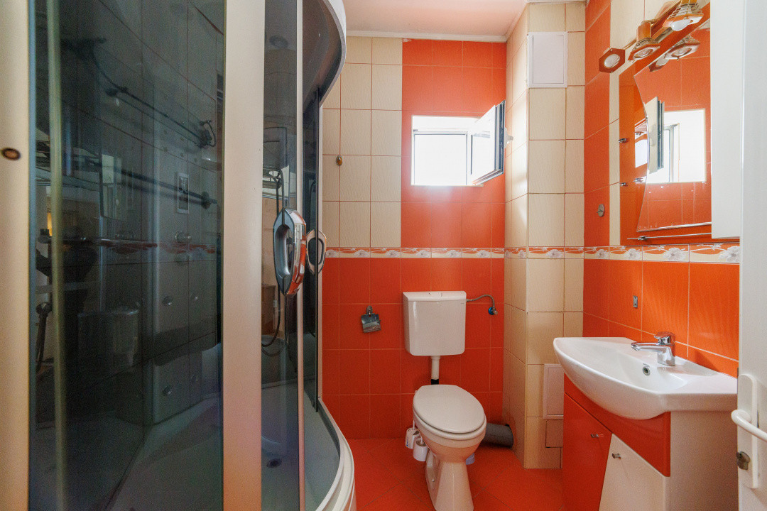 De inchiriat CASA spatioasa si curte proprie Gavana -Alunului