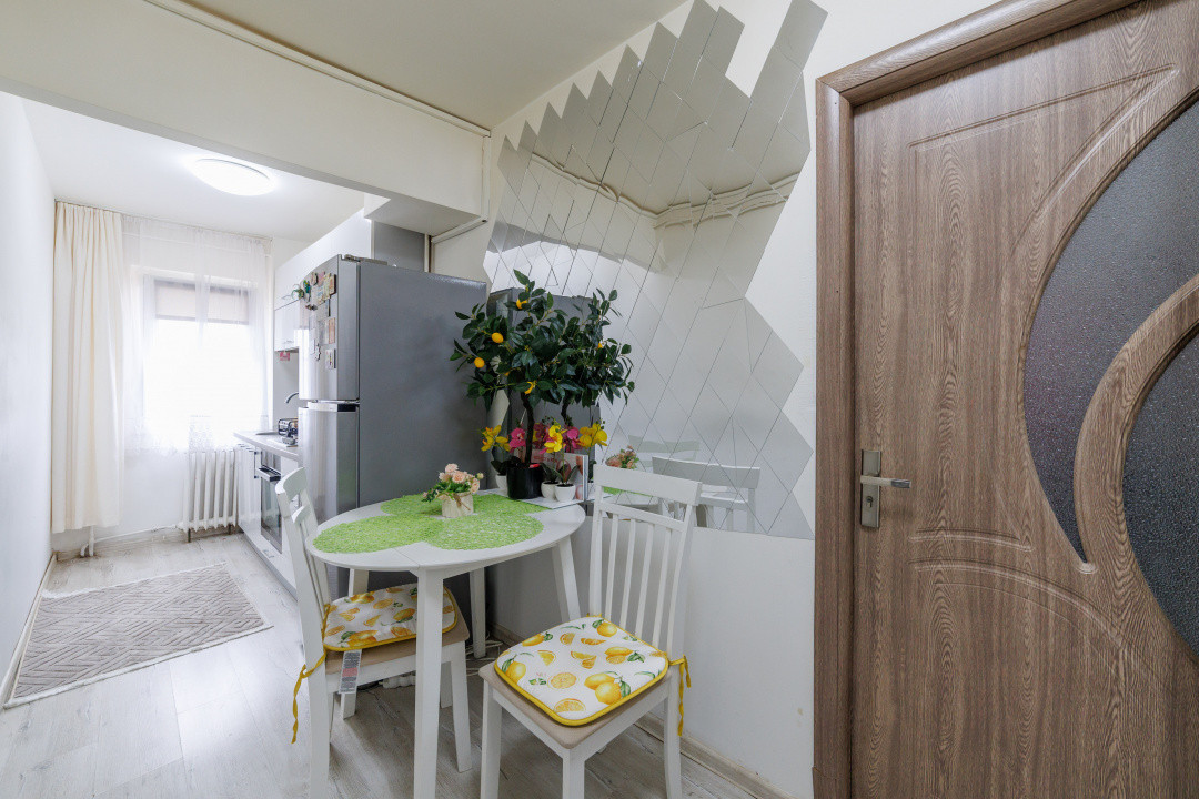 Apartament 2 camere semidecomandate, gata de mutat, Trivale 