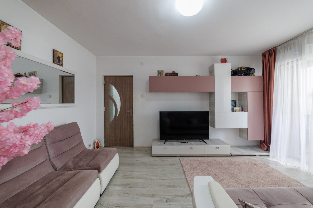 Apartament 2 camere semidecomandate, gata de mutat, Trivale 