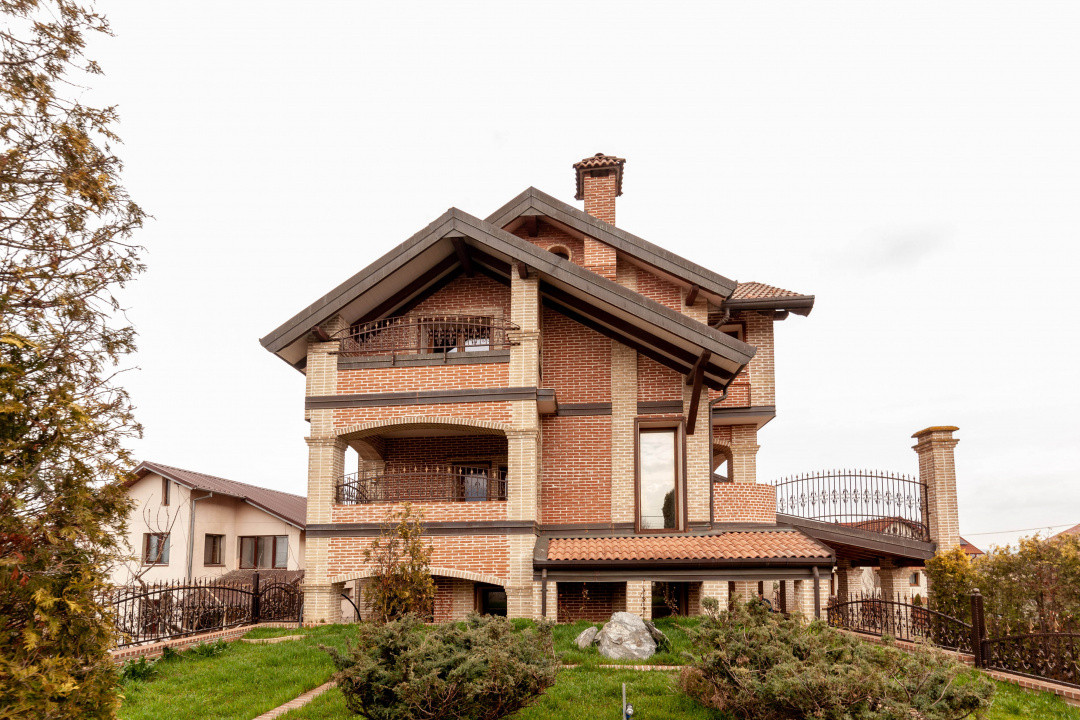 Vila impunătoare in stil italian - Ștefănești, Argeș