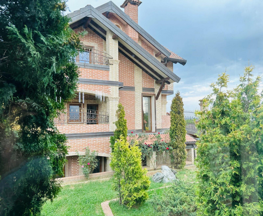 Vila impunătoare in stil italian - Ștefănești, Argeș