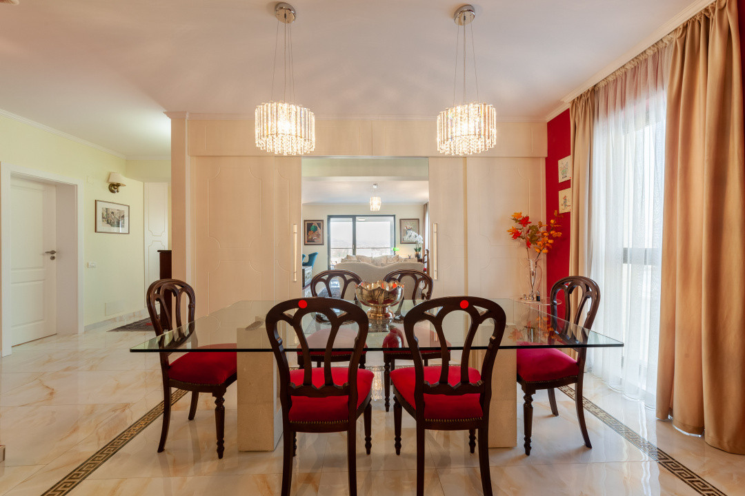 Apartament ultracentral - 3 camere, 167 mp, 2 terase, 2 locuri de parc subterane