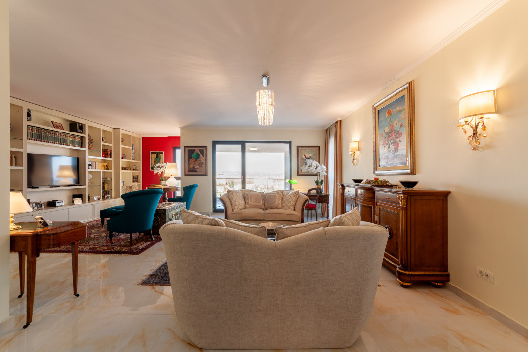 Apartament ultracentral - 3 camere, 167 mp, 2 terase, 2 locuri de parc subterane