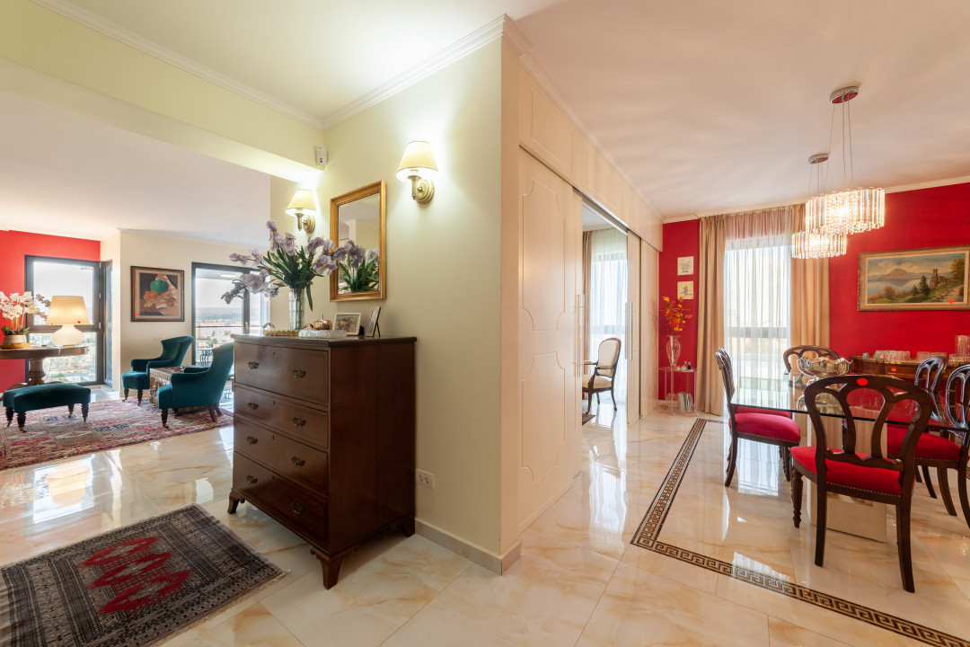 Apartament ultracentral - 3 camere, 167 mp, 2 terase, 2 locuri de parc subterane