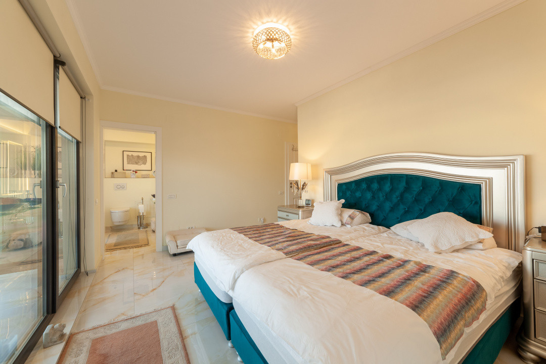 Apartament ultracentral - 3 camere, 167 mp, 2 terase, 2 locuri de parc subterane