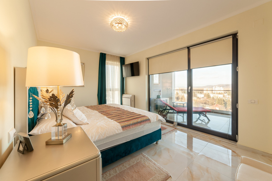 Apartament ultracentral - 3 camere, 167 mp, 2 terase, 2 locuri de parc subterane