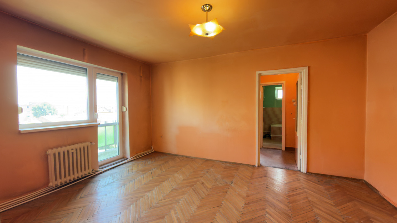 Apartament 2 camere Etaj III / Str. Eliberării 17 -Carei- Comision 0% cumpărător