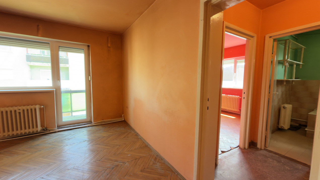Apartament 2 camere Etaj III / Str. Eliberării 17 -Carei- Comision 0% cumpărător