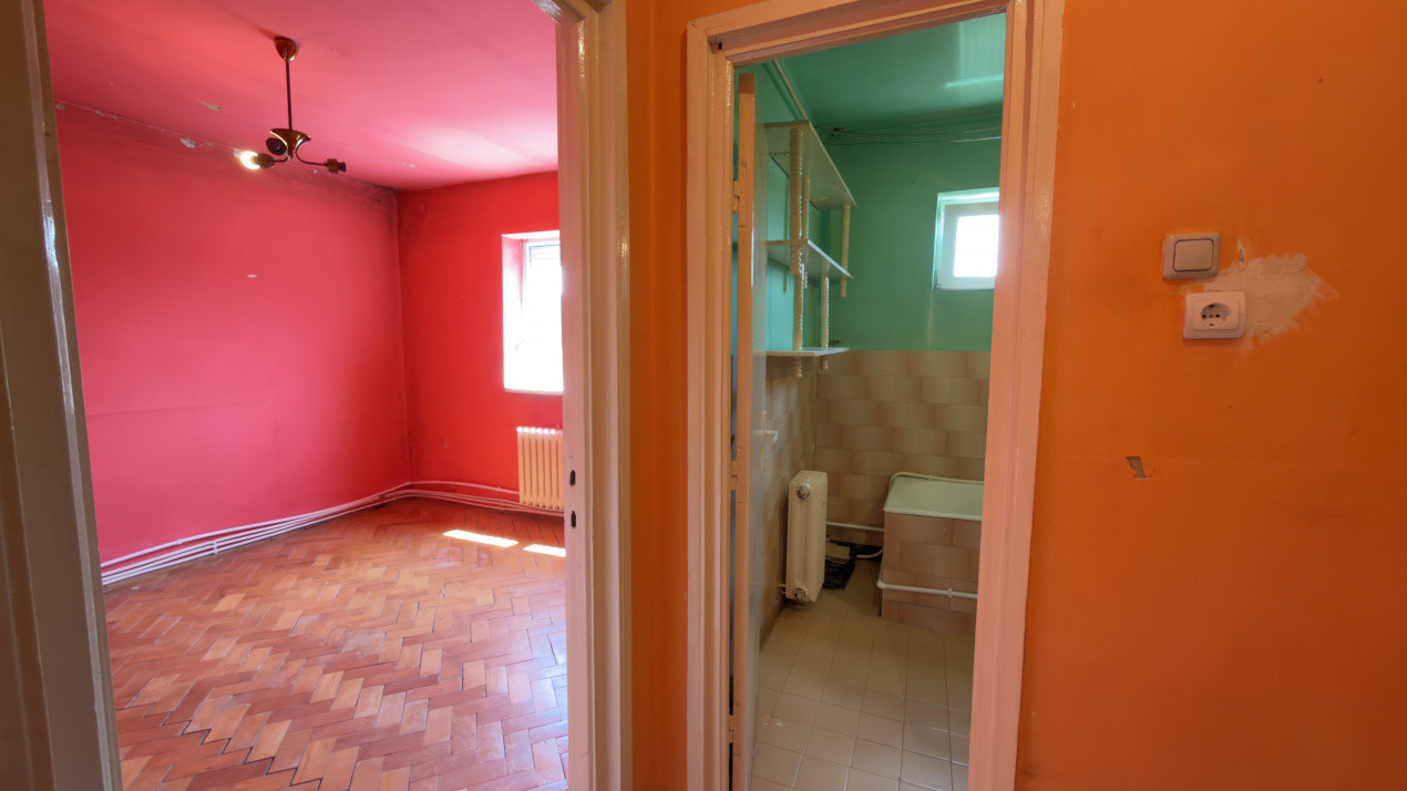 Apartament 2 camere Etaj III / Str. Eliberării 17 -Carei- Comision 0% cumpărător