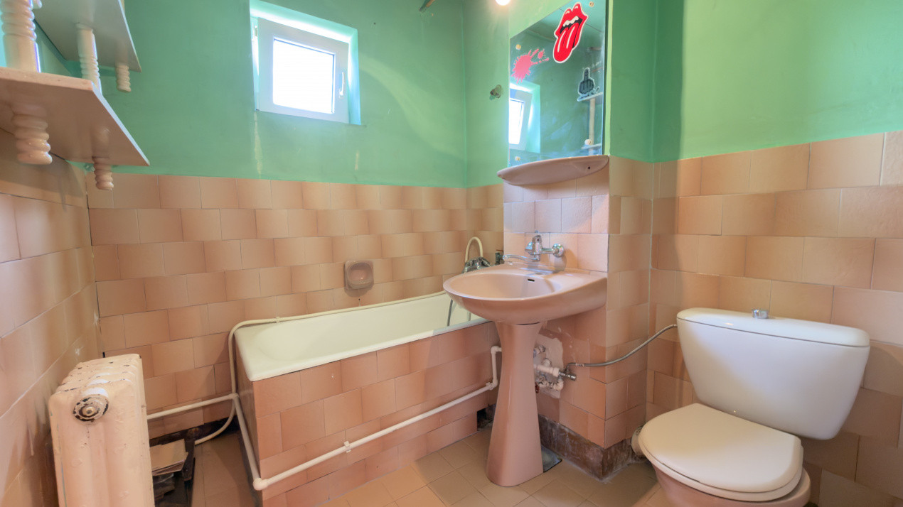 Apartament 2 camere Etaj III / Str. Eliberării 17 -Carei- Comision 0% cumpărător
