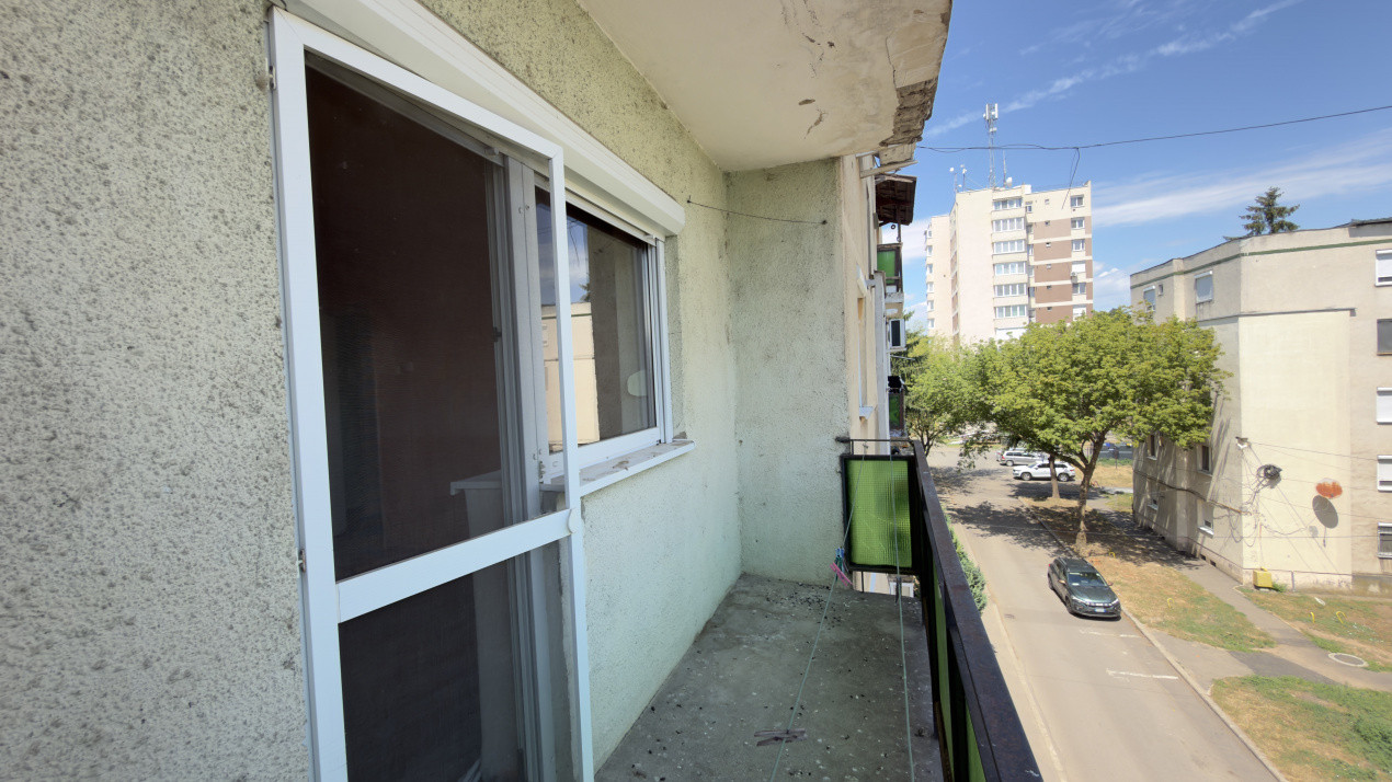 Apartament 2 camere Etaj III / Str. Eliberării 17 -Carei- Comision 0% cumpărător