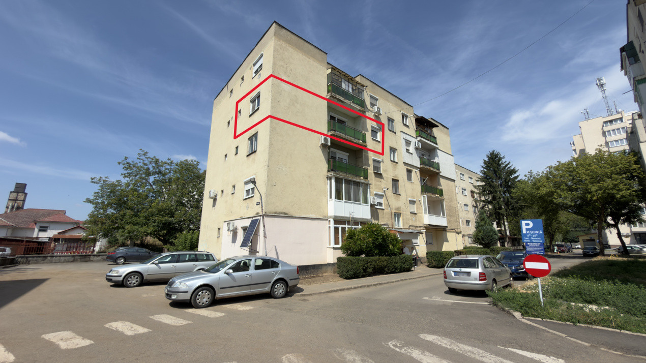 Apartament 2 camere Etaj III / Str. Eliberării 17 -Carei- Comision 0% cumpărător