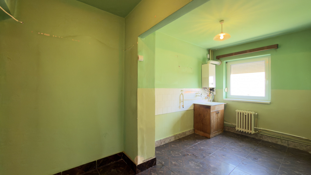 Apartament 2 camere Etaj III / Str. Eliberării 17 -Carei- Comision 0% cumpărător