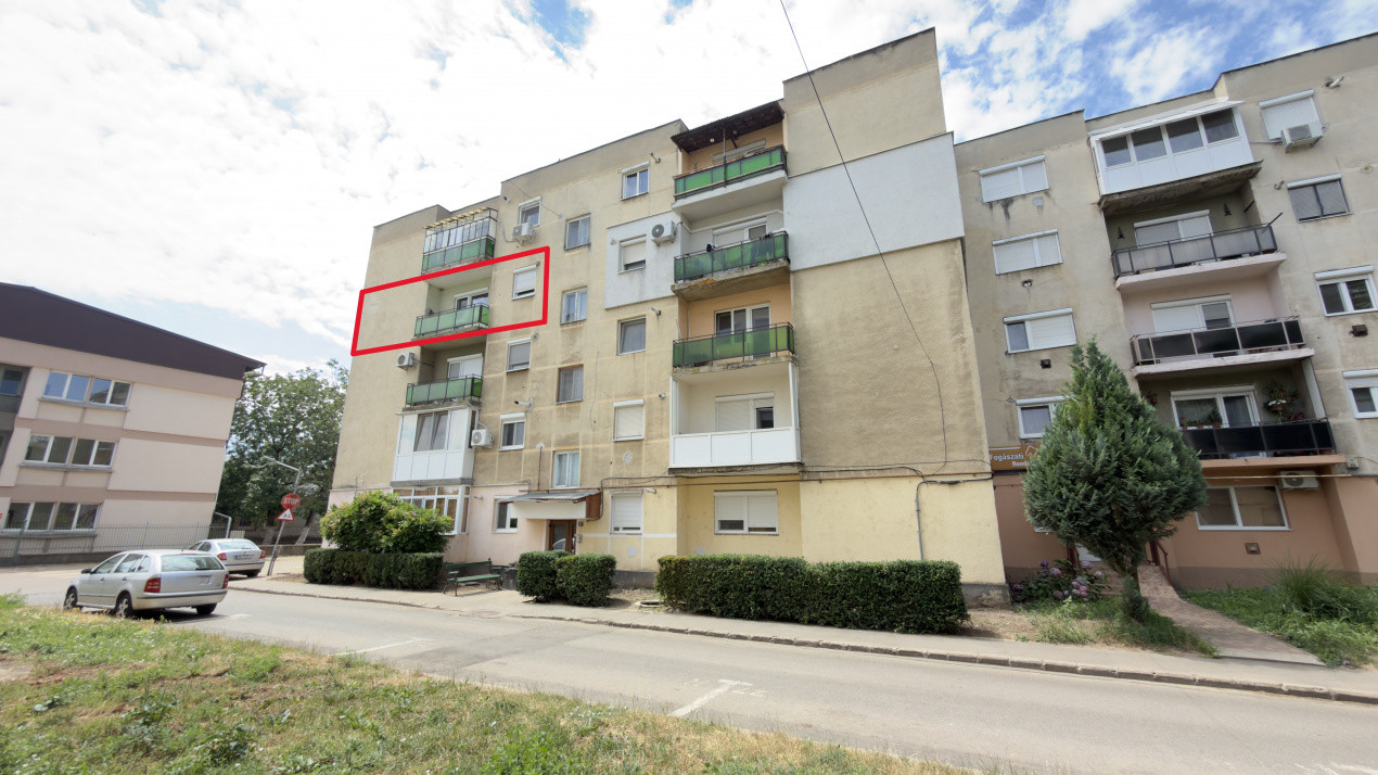 Apartament 2 camere Etaj III / Str. Eliberării 17 -Carei- Comision 0% cumpărător