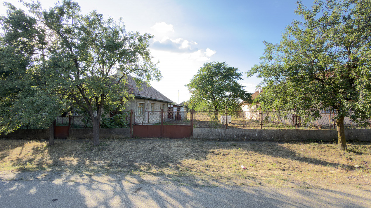 Casă 3 camere, Teren 1036 mp Front 22 m - Str. Florilor 46 - Carei -