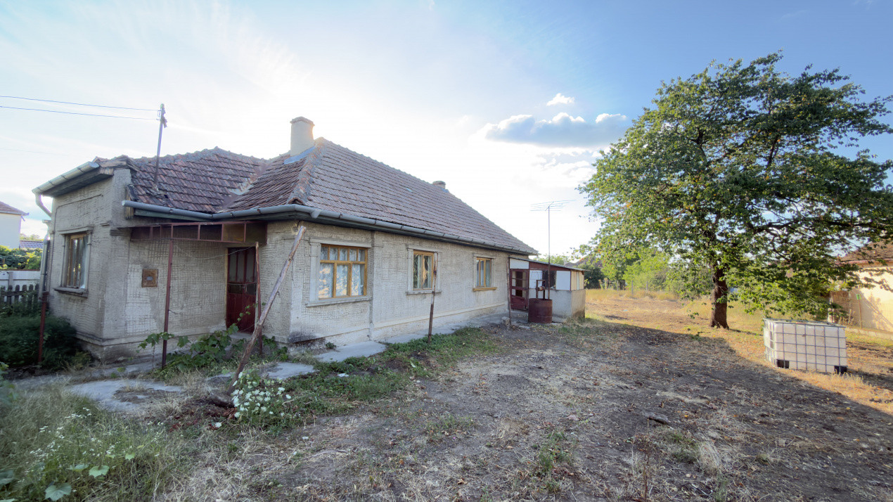 Casă 3 camere, Teren 1036 mp Front 22 m - Str. Florilor 46 - Carei -