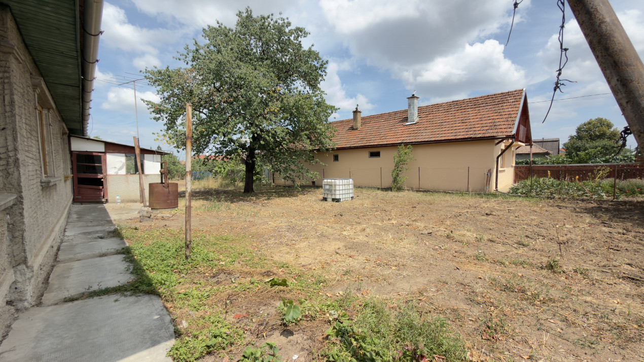 Casă 3 camere, Teren 1036 mp Front 22 m - Str. Florilor 46 - Carei -