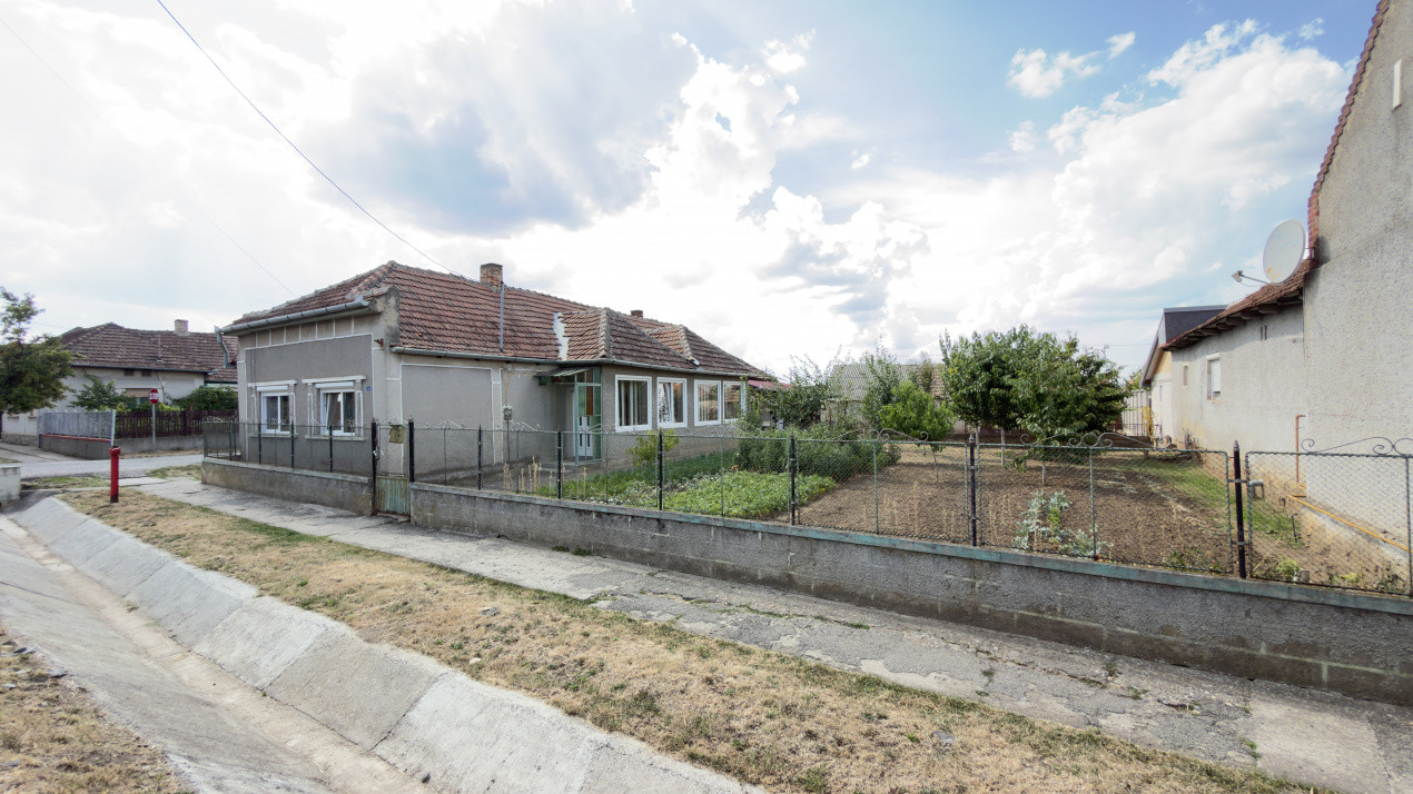 Casă 4 camere, Teren 1005 mp Loc. Căpleni Nr.789 -Jud. Satu Mare