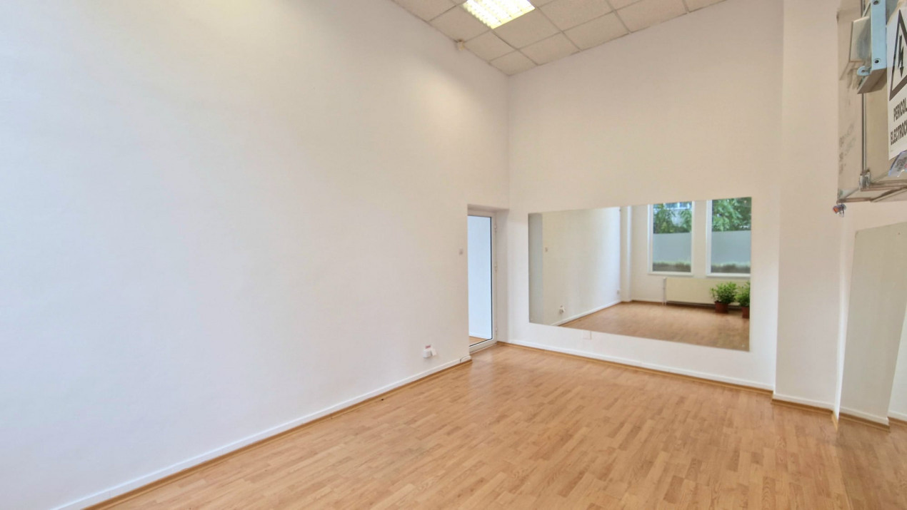 De inchiriat spatiu comercial central