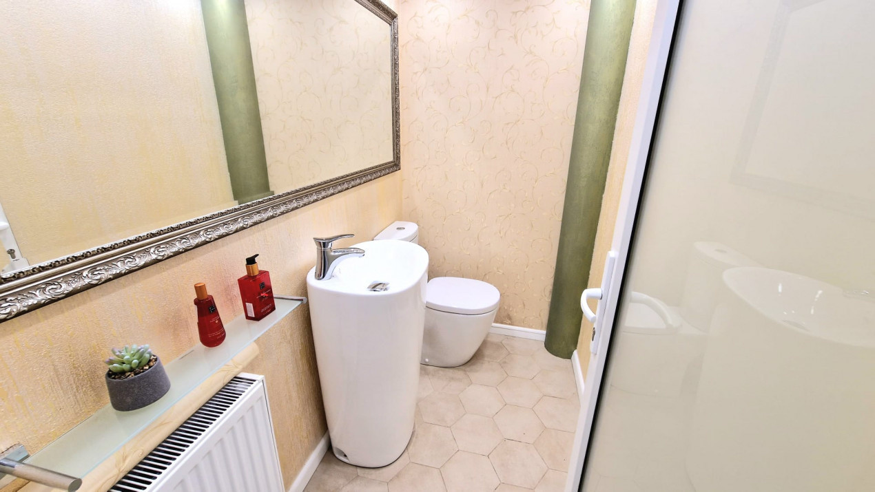 De inchiriat spatiu comercial central