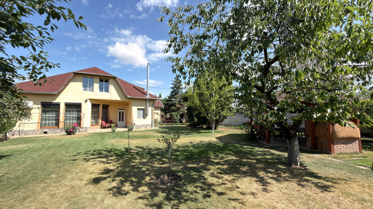 Casa Visurilor /4 camere-163 mp / Teren-1036 mp / B-dul 25 Octombrie - Carei