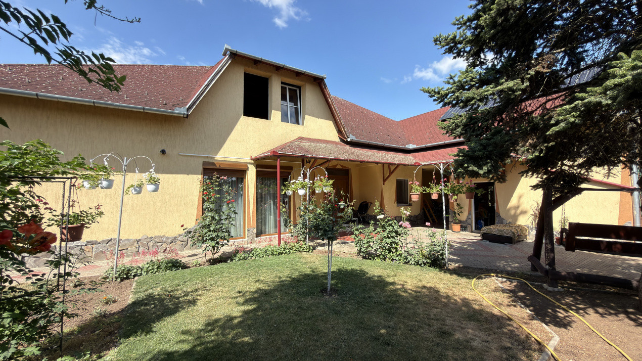 Casa Visurilor /4 camere-163 mp / Teren-1036 mp / B-dul 25 Octombrie - Carei