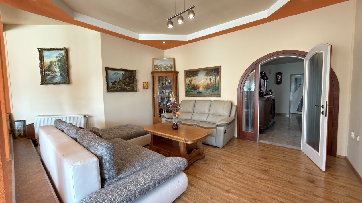 Casa Visurilor /4 camere-163 mp / Teren-1036 mp / B-dul 25 Octombrie - Carei