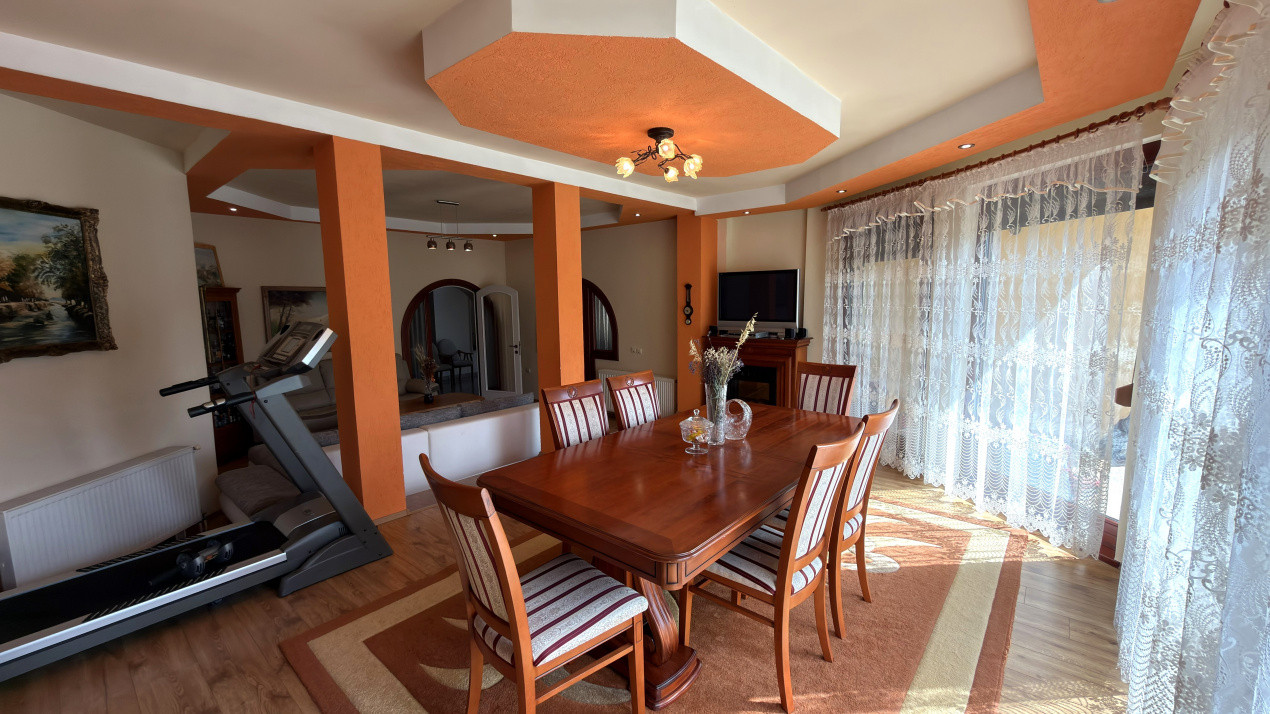Casa Visurilor /4 camere-163 mp / Teren-1036 mp / B-dul 25 Octombrie - Carei