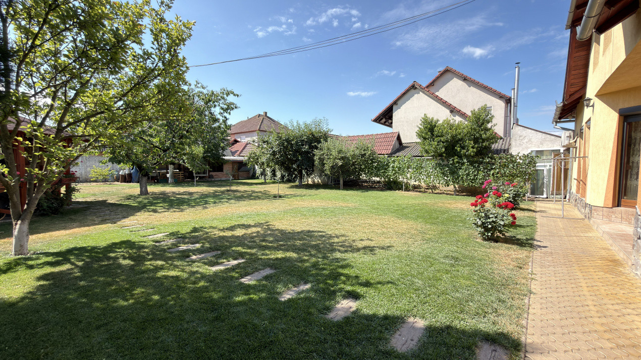 Casa Visurilor /4 camere-163 mp / Teren-1036 mp / B-dul 25 Octombrie - Carei