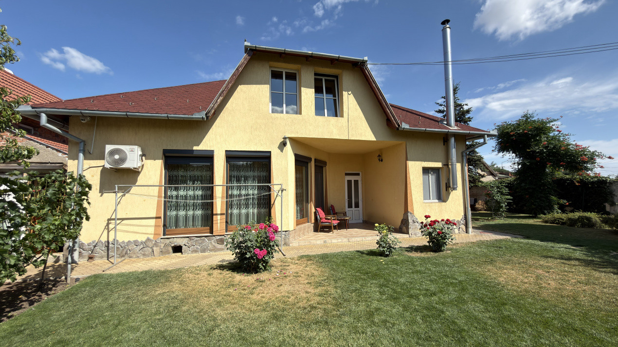 Casa Visurilor /4 camere-163 mp / Teren-1036 mp / B-dul 25 Octombrie - Carei